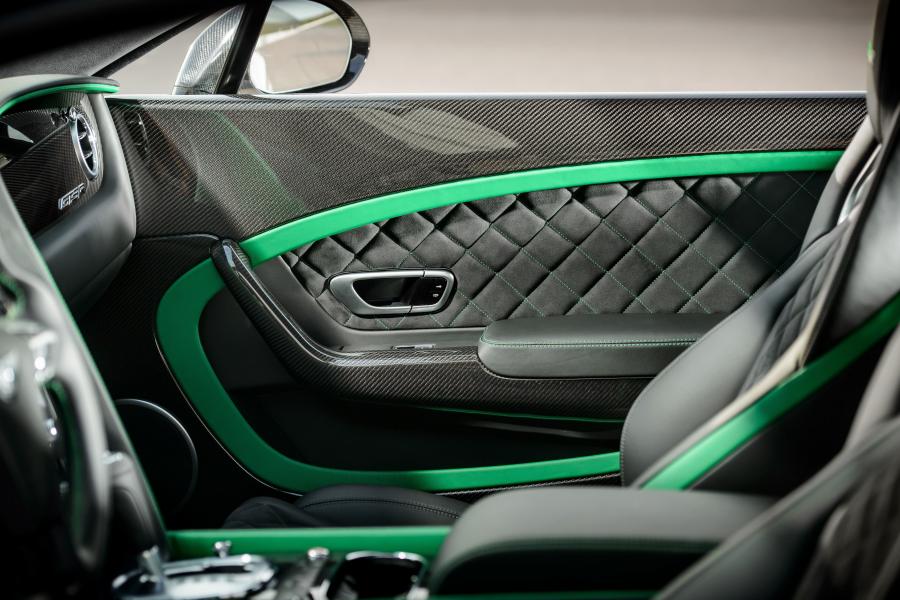 Детали интерьера Bentley Continental GT3-R 2015 года  (фото 22 из 23)